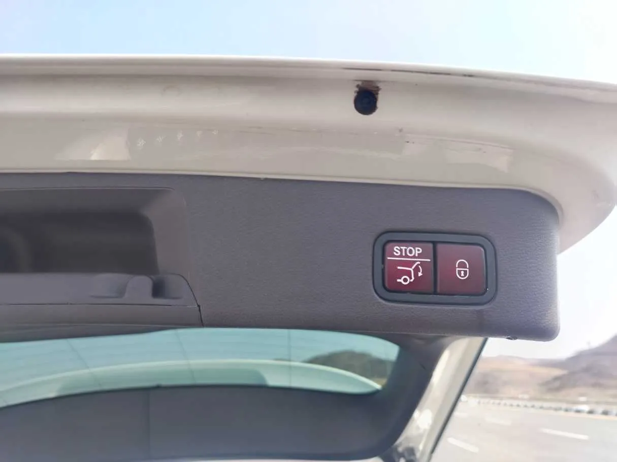 Car image 35