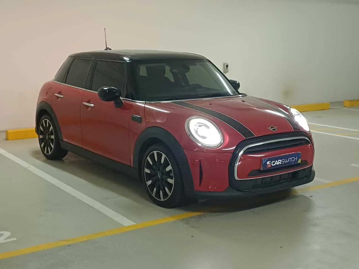 Car image 3