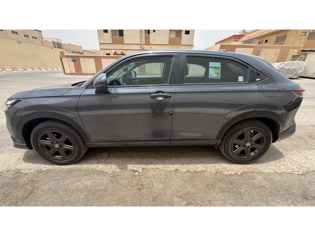 Car image 8