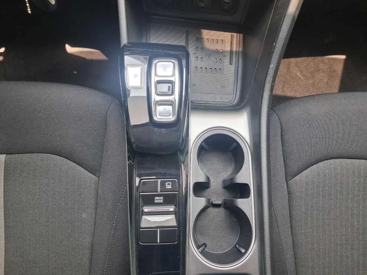 Car image 18