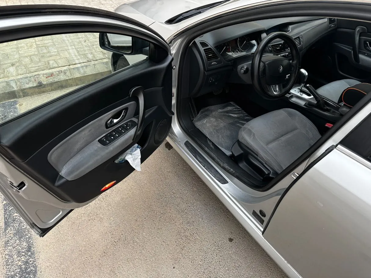 Car image 10