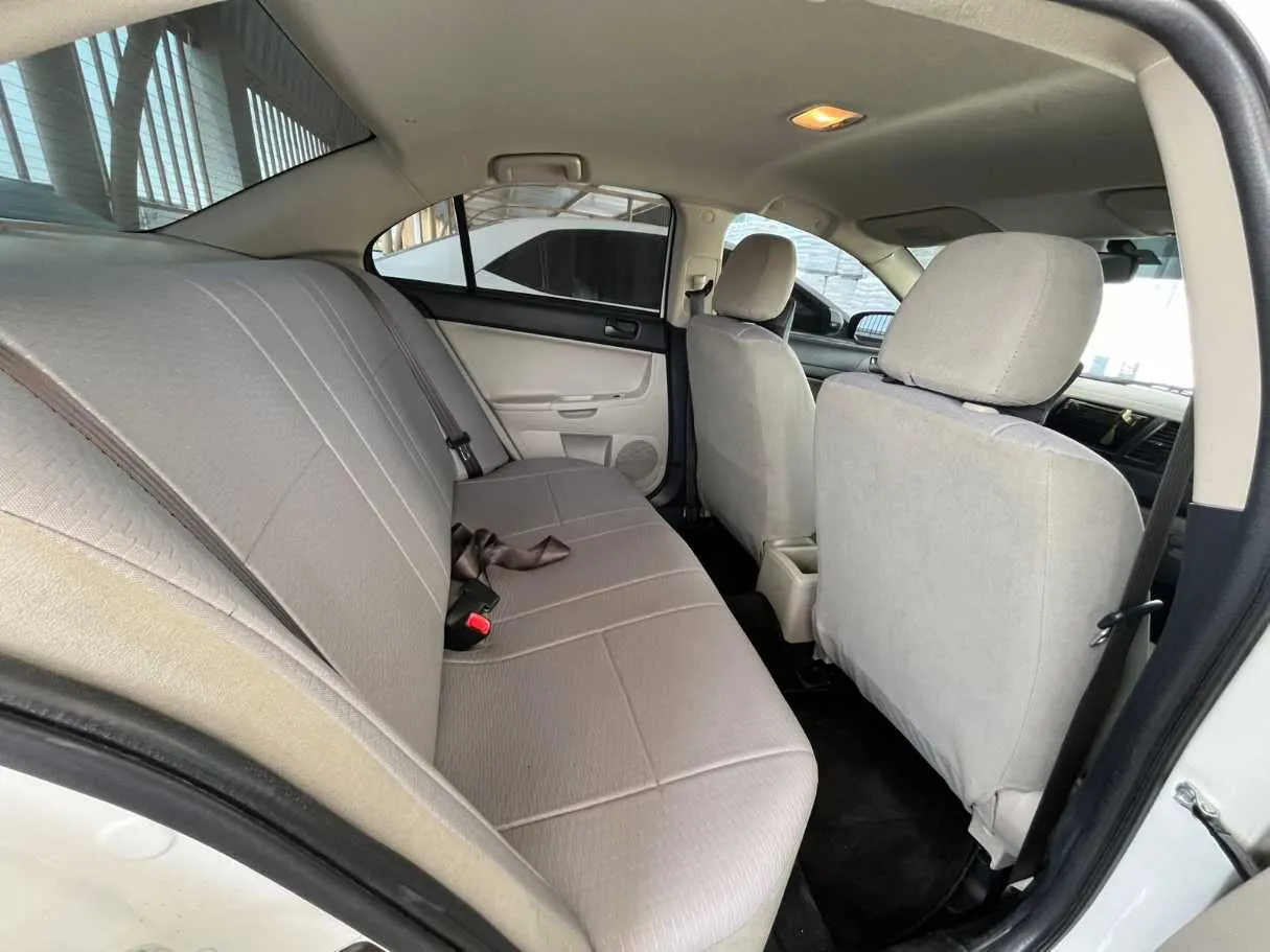 Car image 10