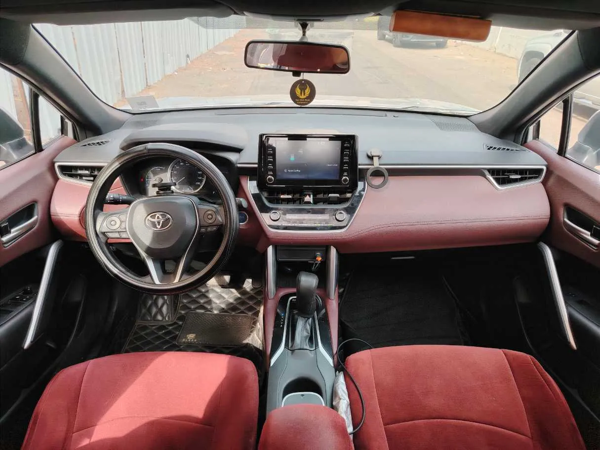 Car image 18