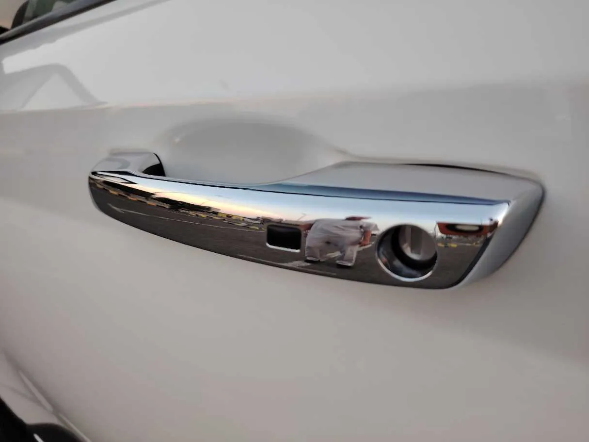 Car image 28