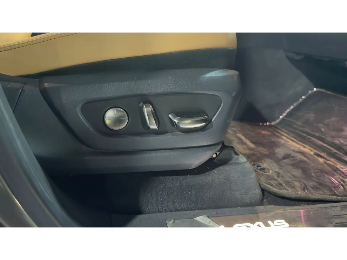 Car image 27