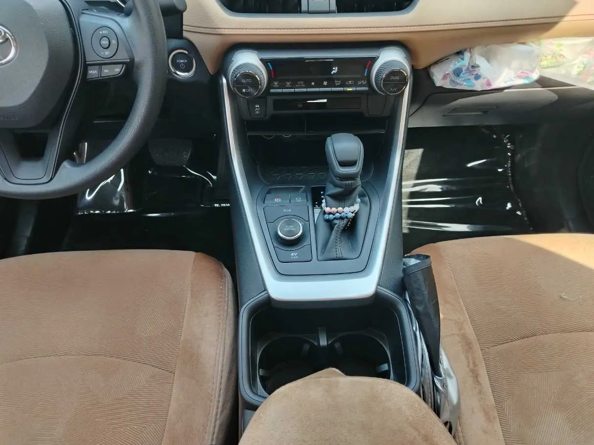 Car image 20