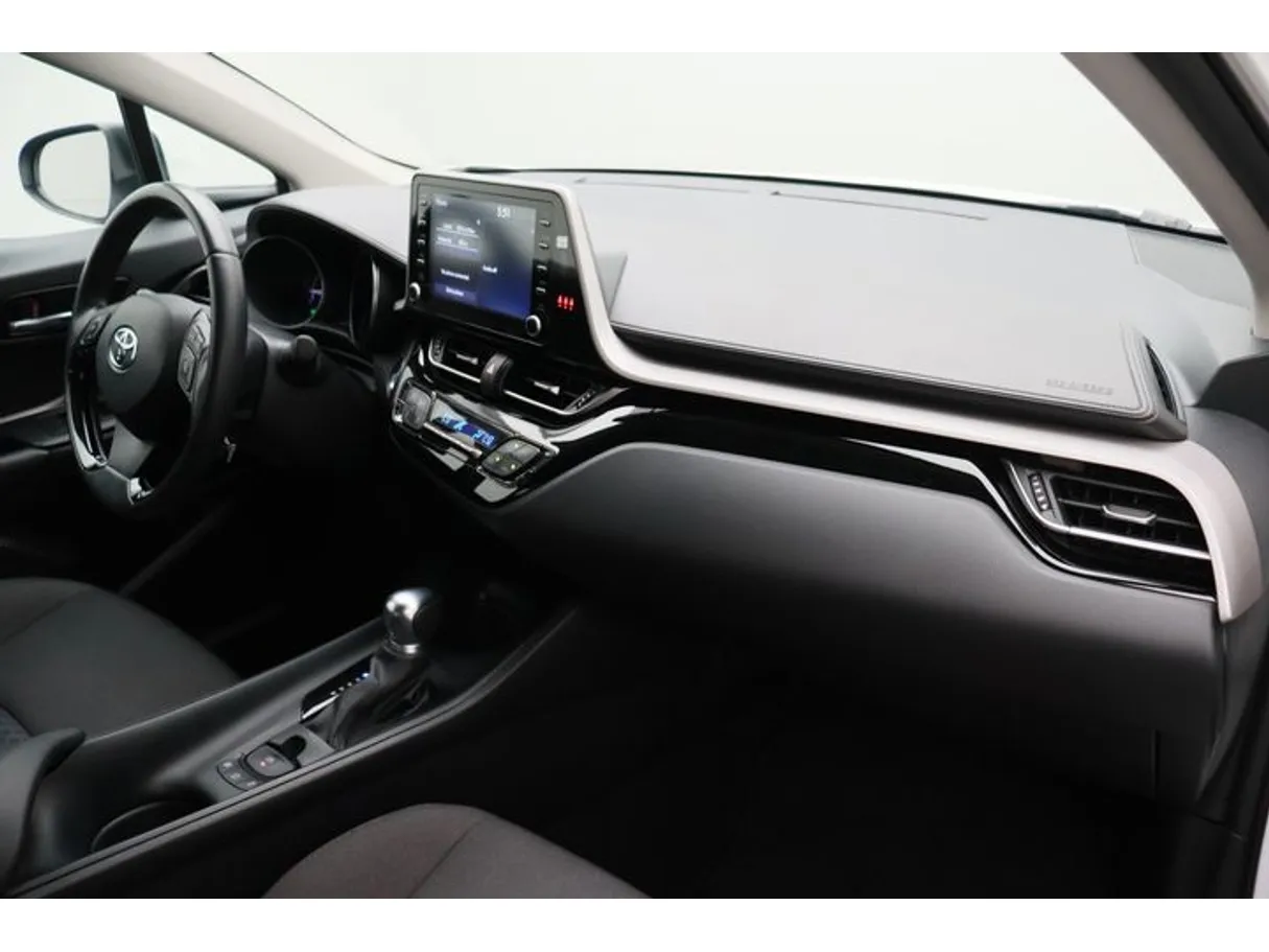 Car image 10