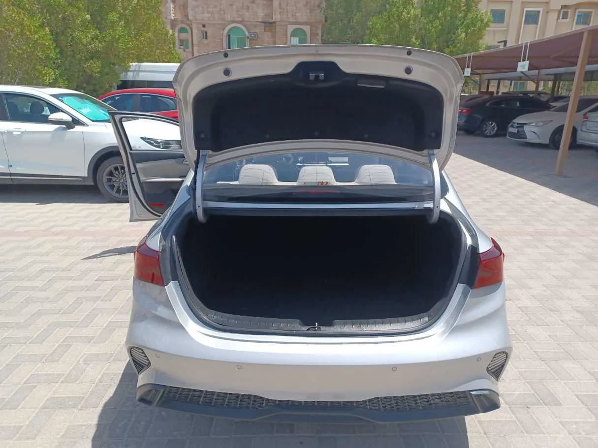 Car image 19