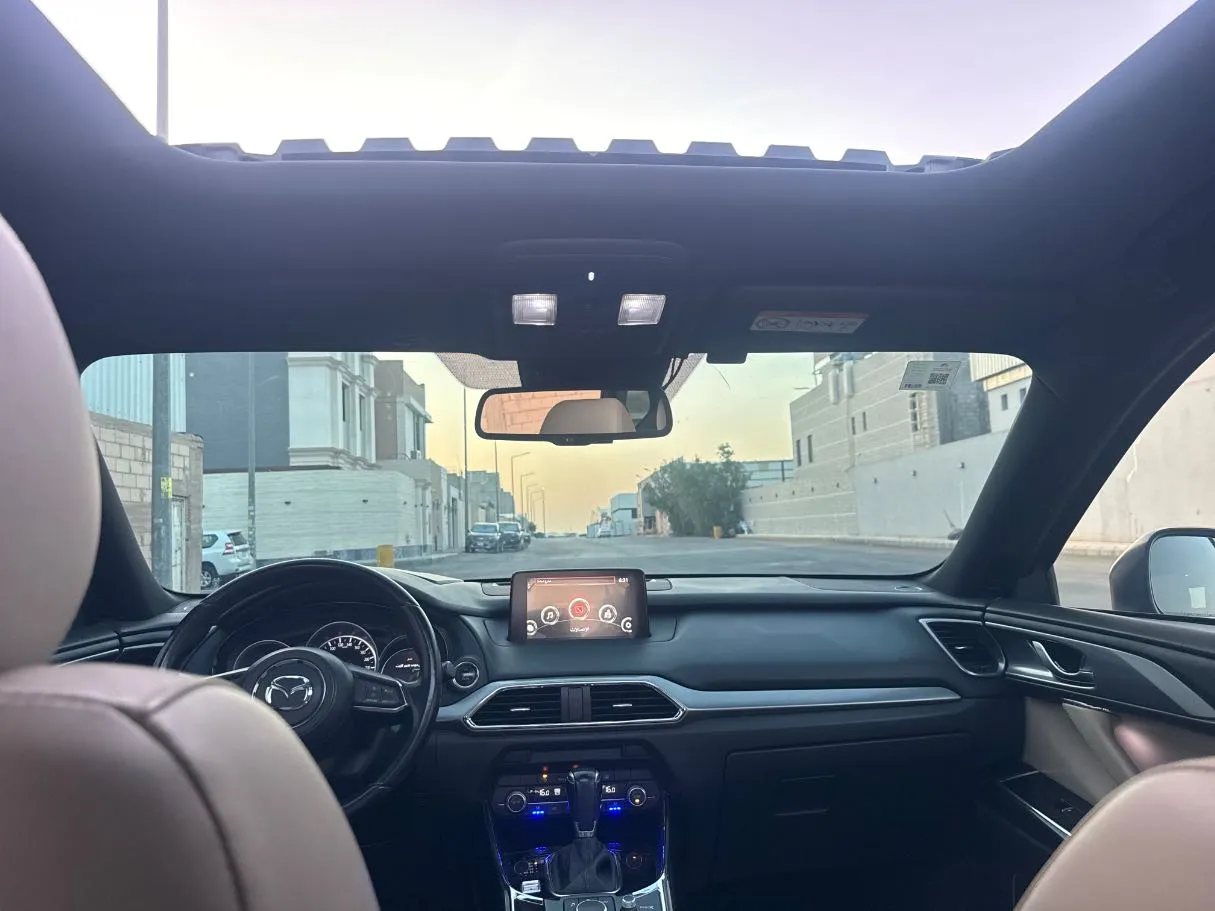 Car image 14