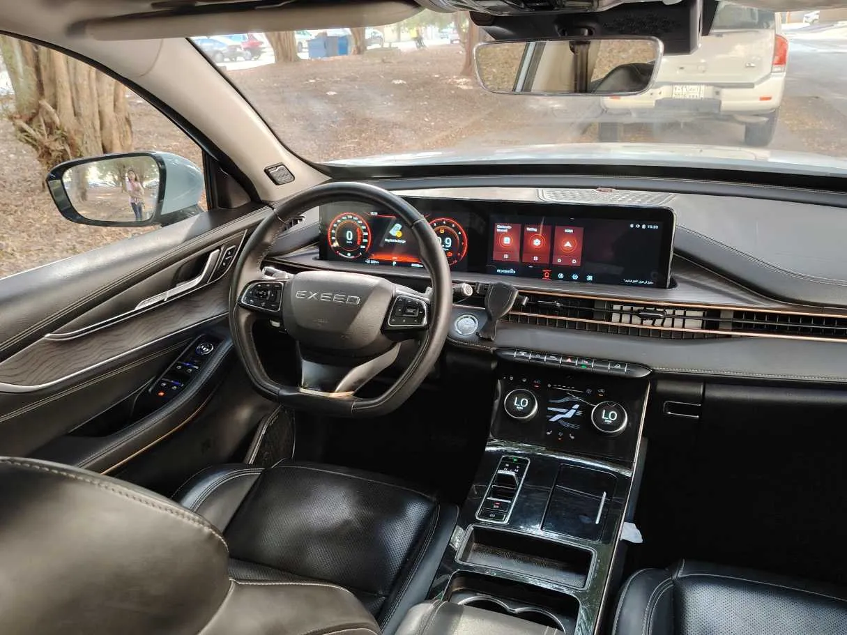Car image 18
