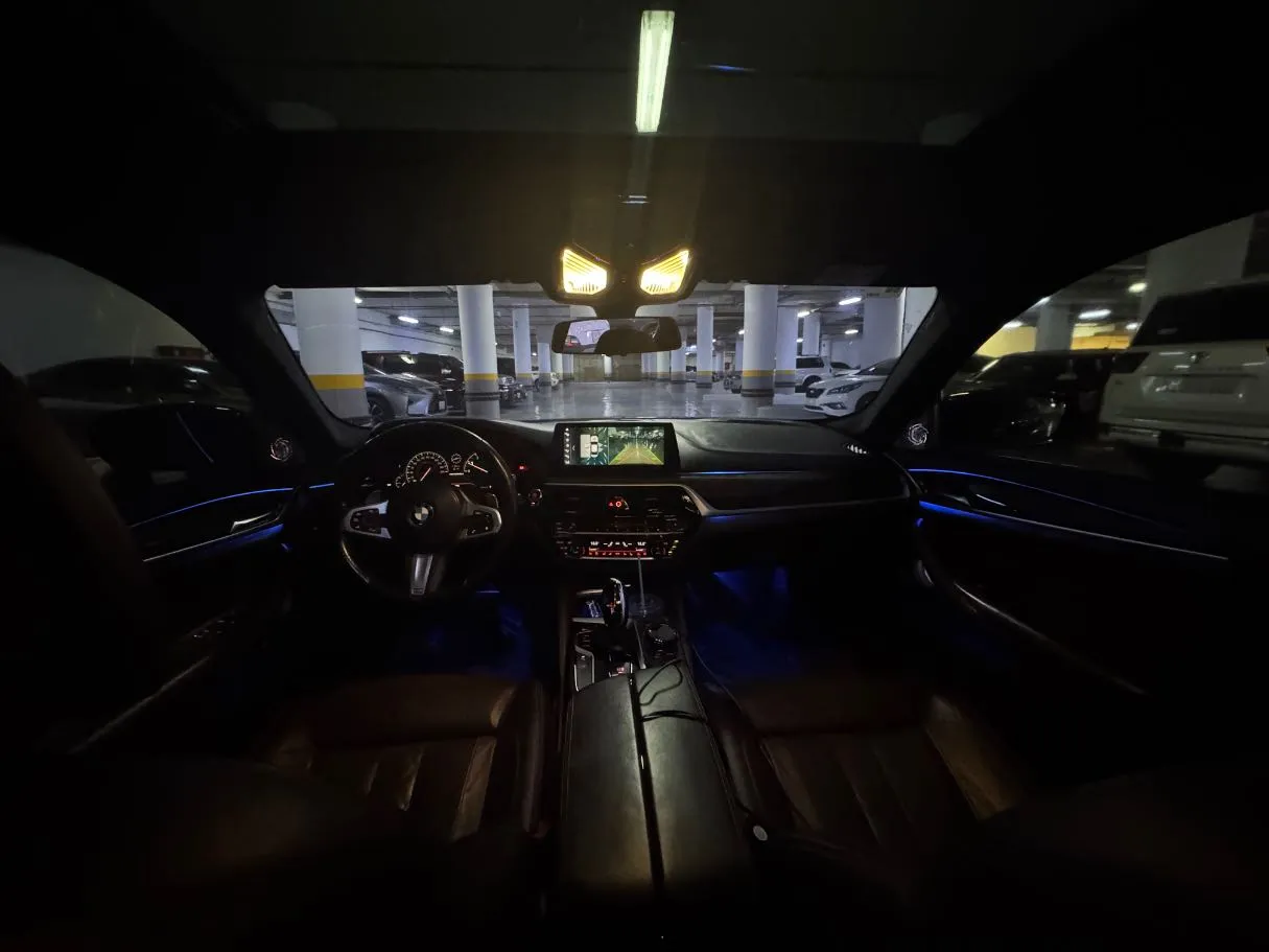 Car image 14