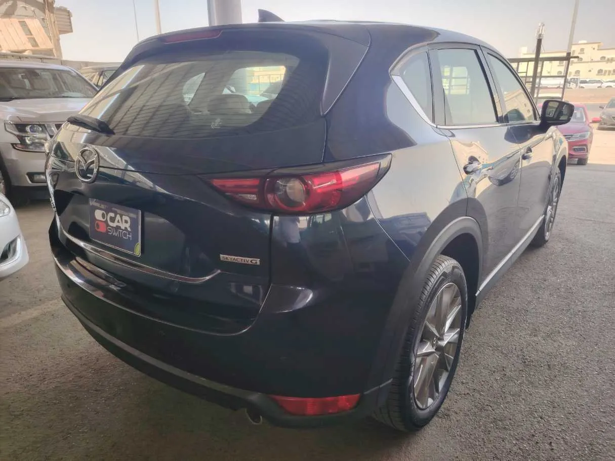 Car image 5