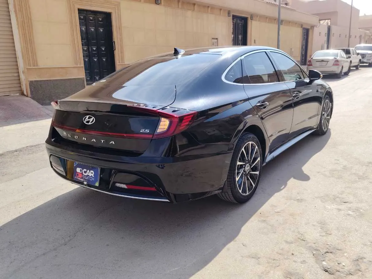 Car image 5