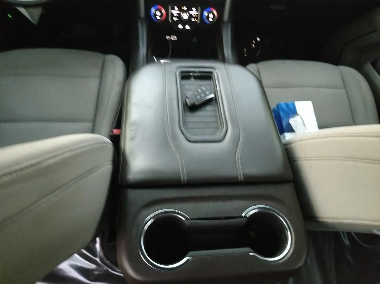 Car image 36