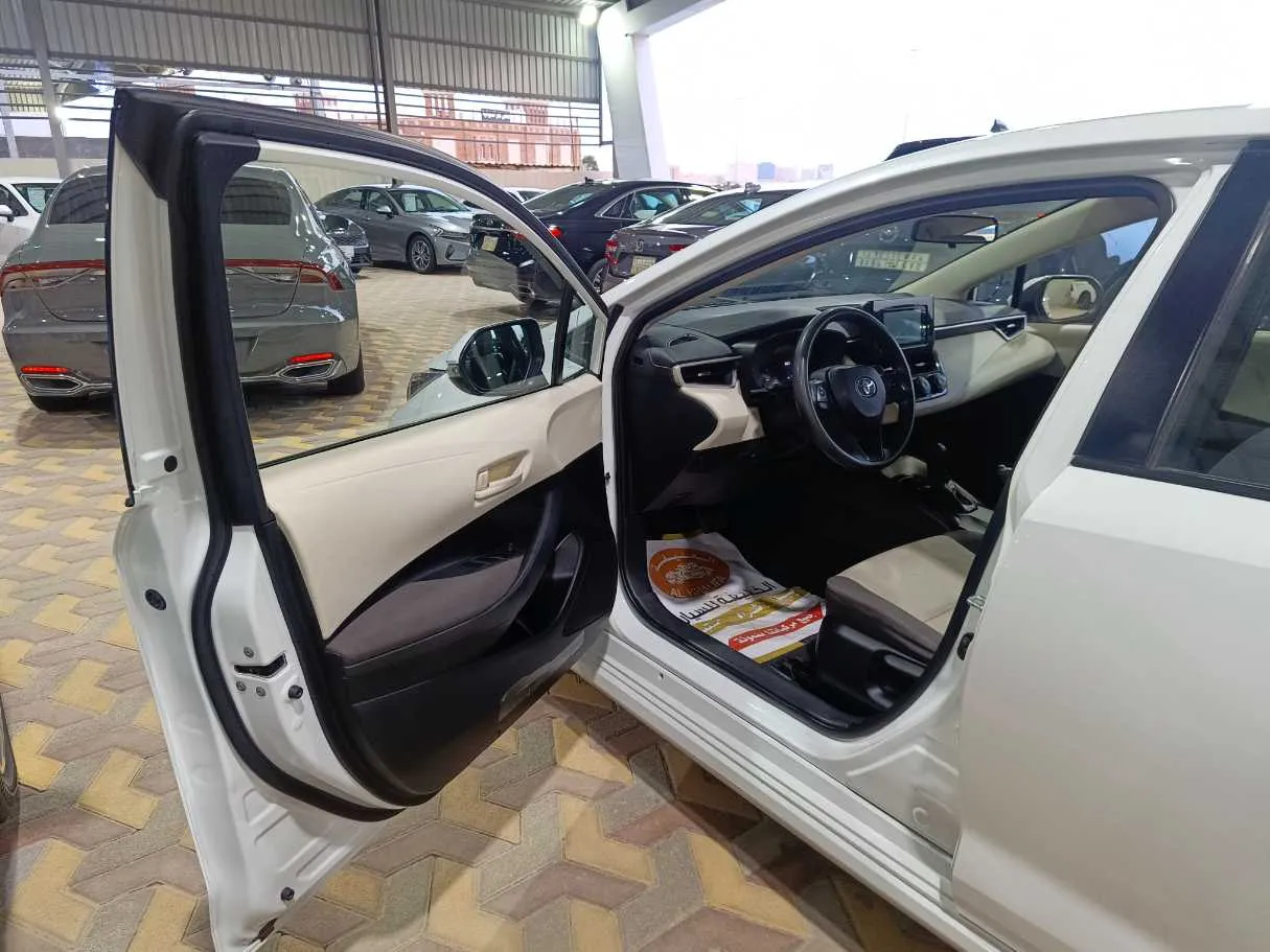 Car image 8