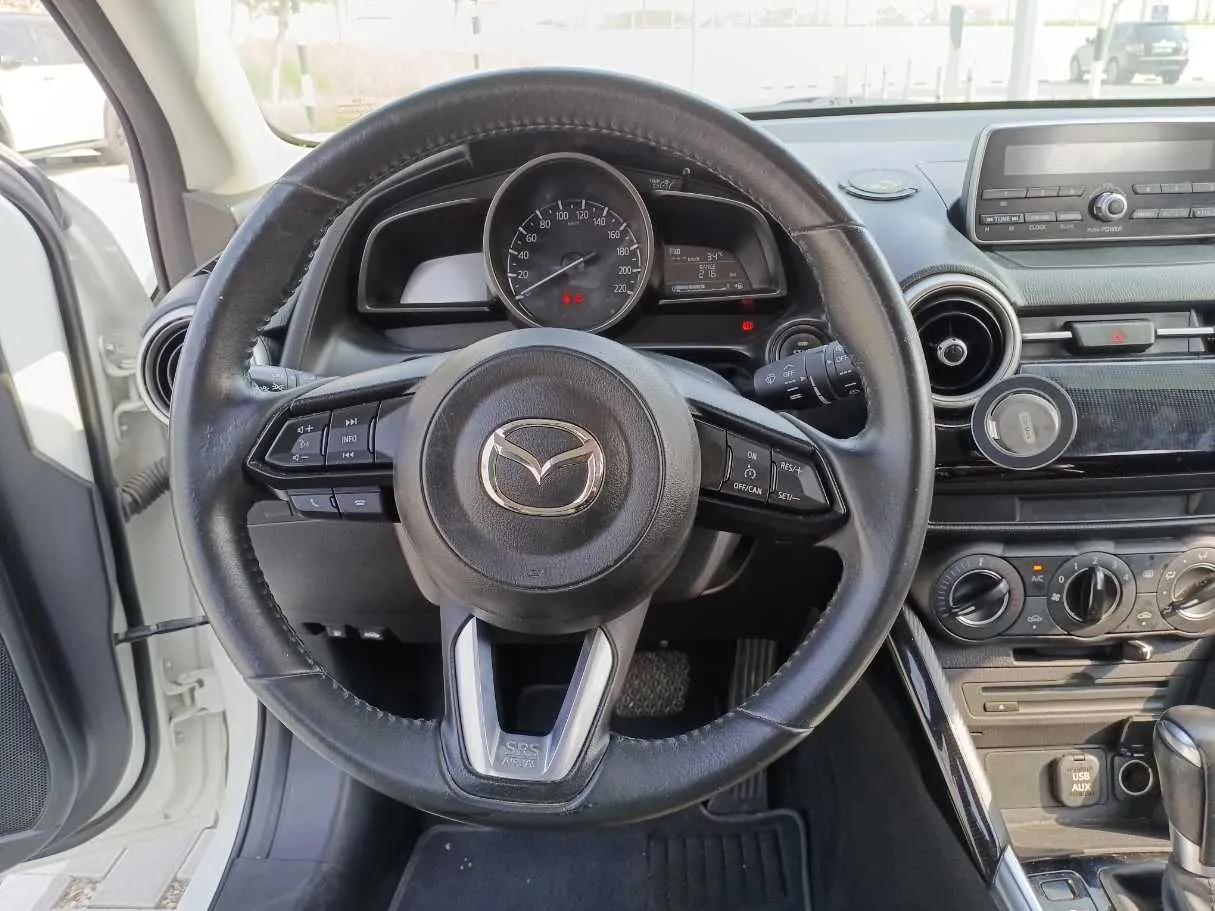 Car image 17