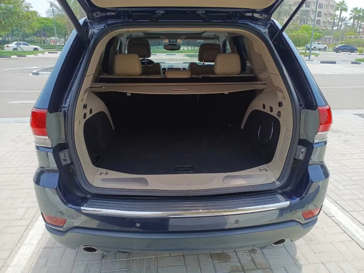 Car image 19