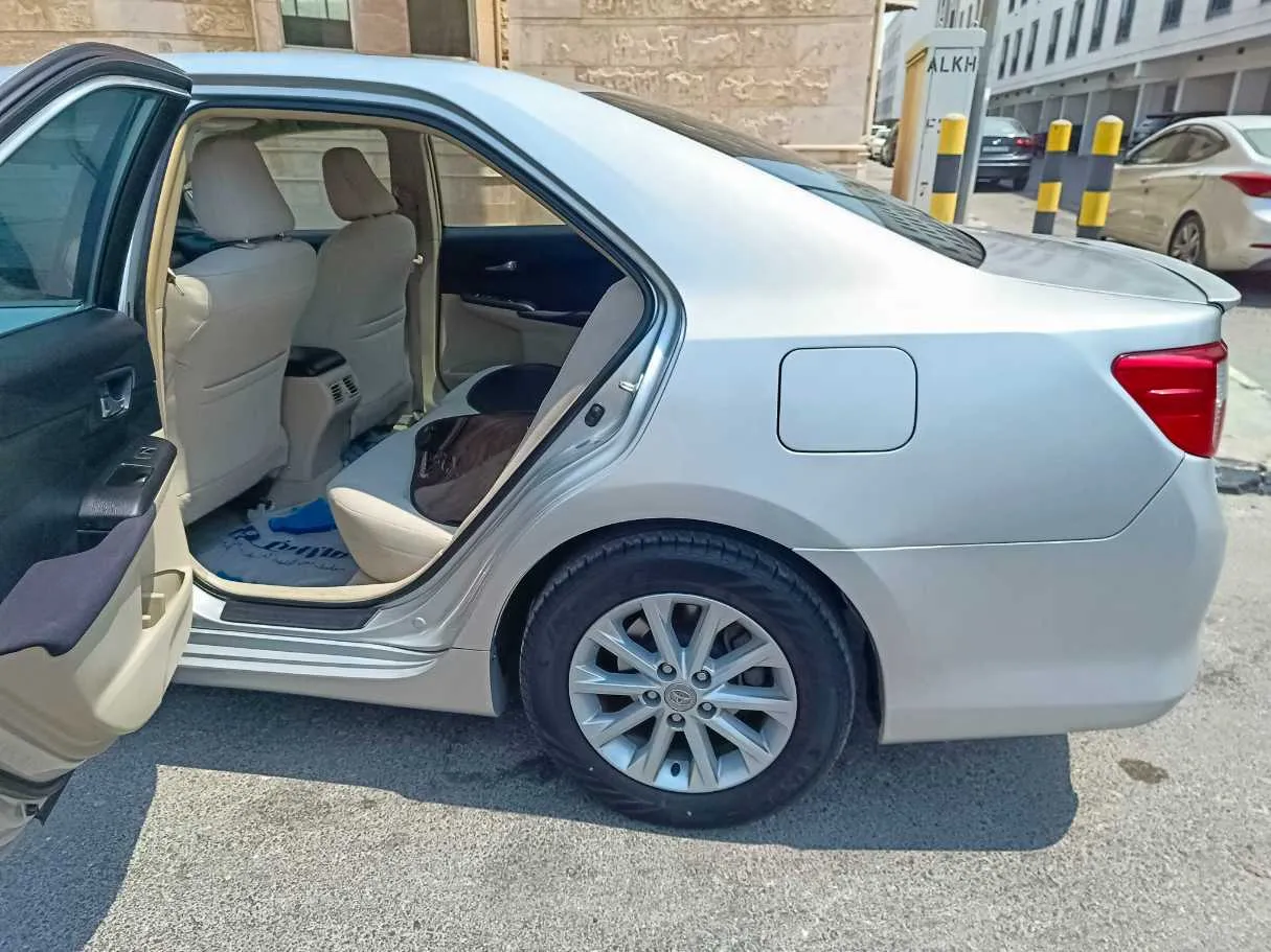 Car image 18