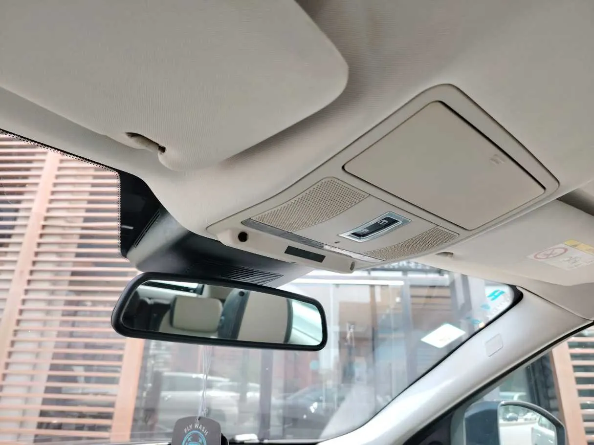 Car image 35