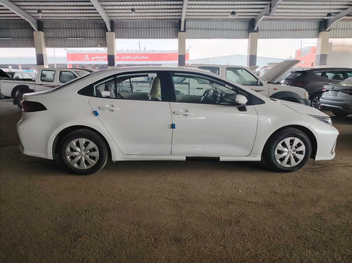 Car image 4