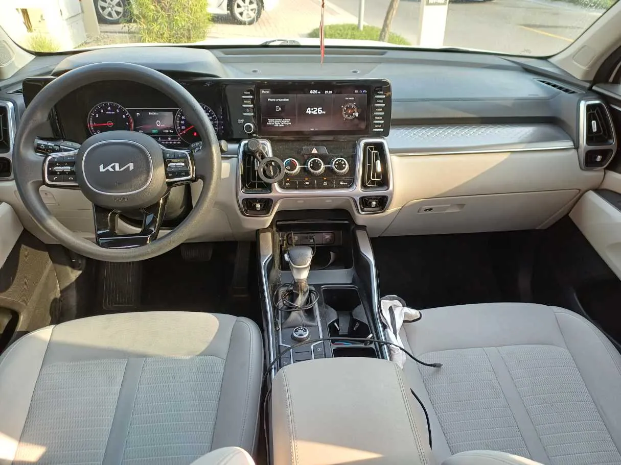 Car image 16