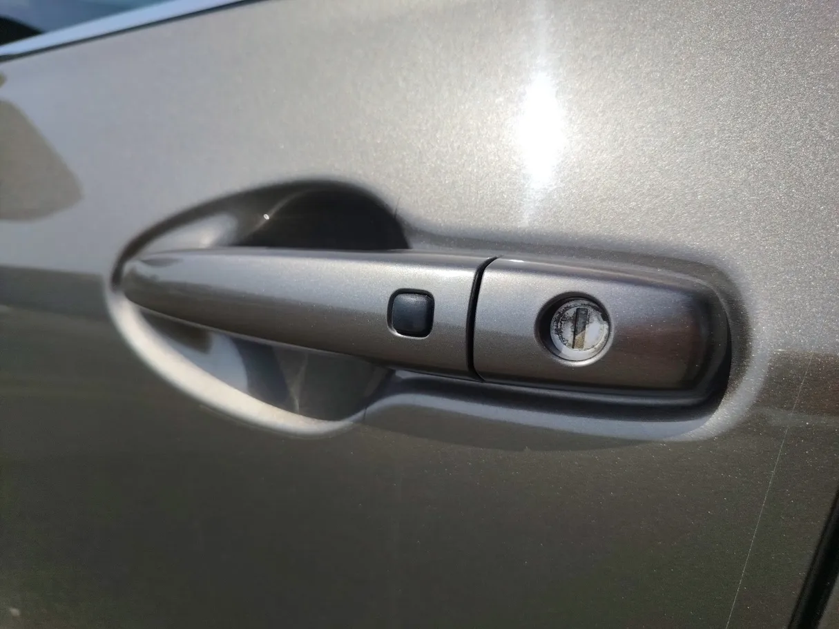 Car image 26