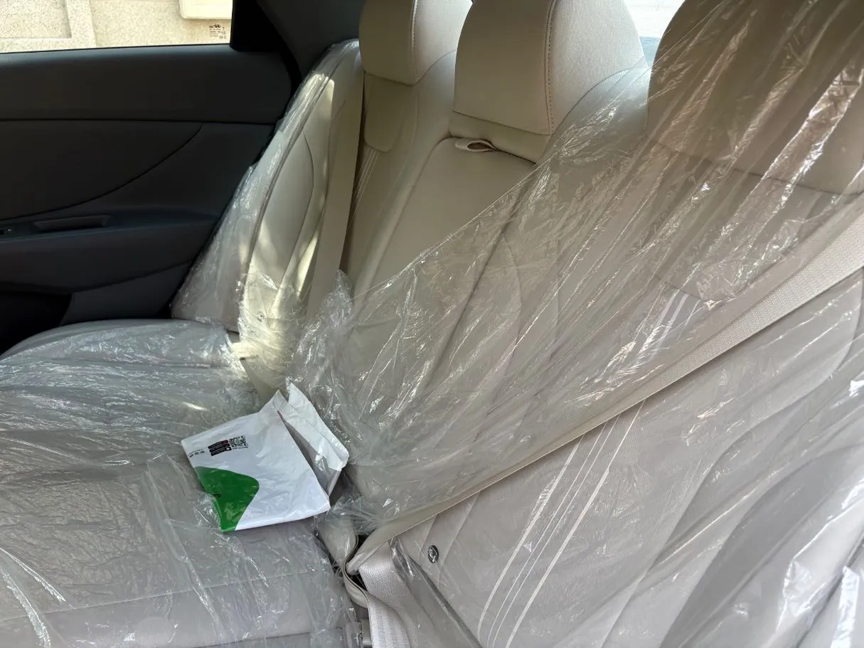 Car image 16