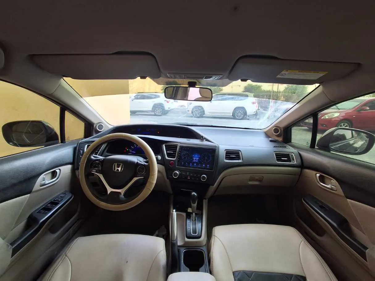 Car image 18