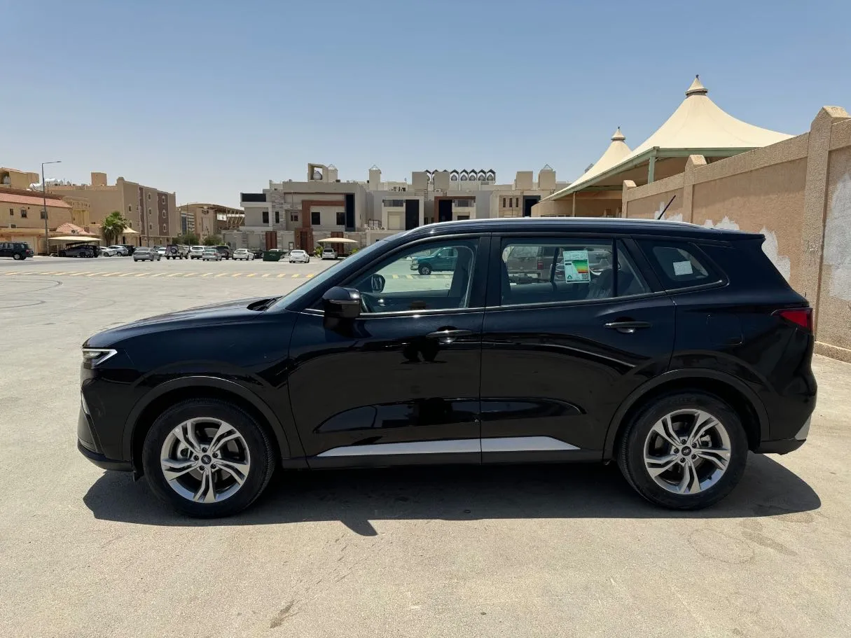 Car image 8