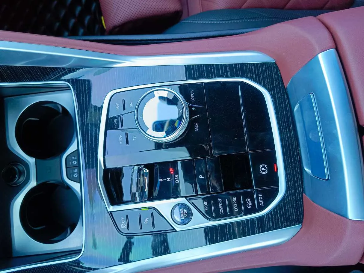 Car image 28