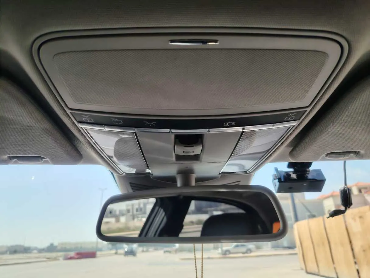 Car image 24