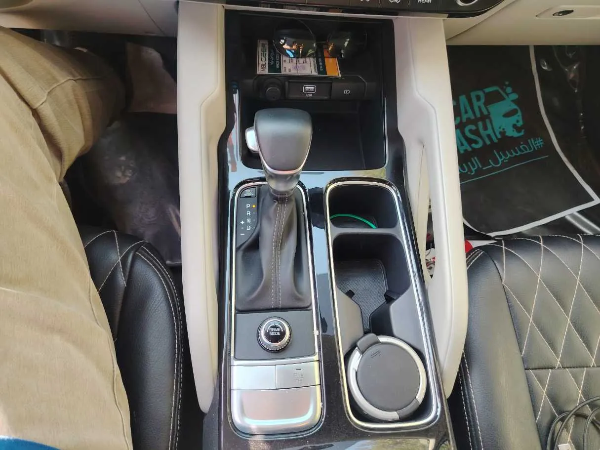Car image 26