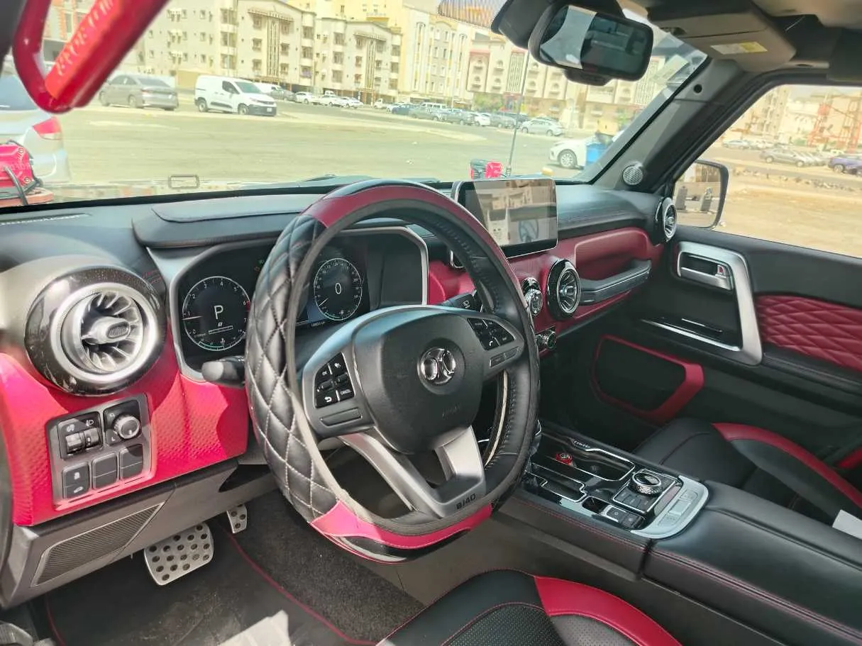 Car image 14