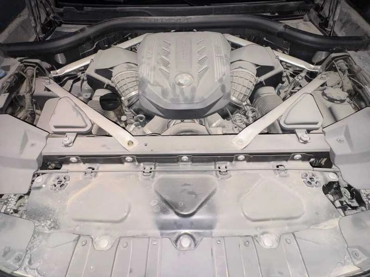 Car image 27