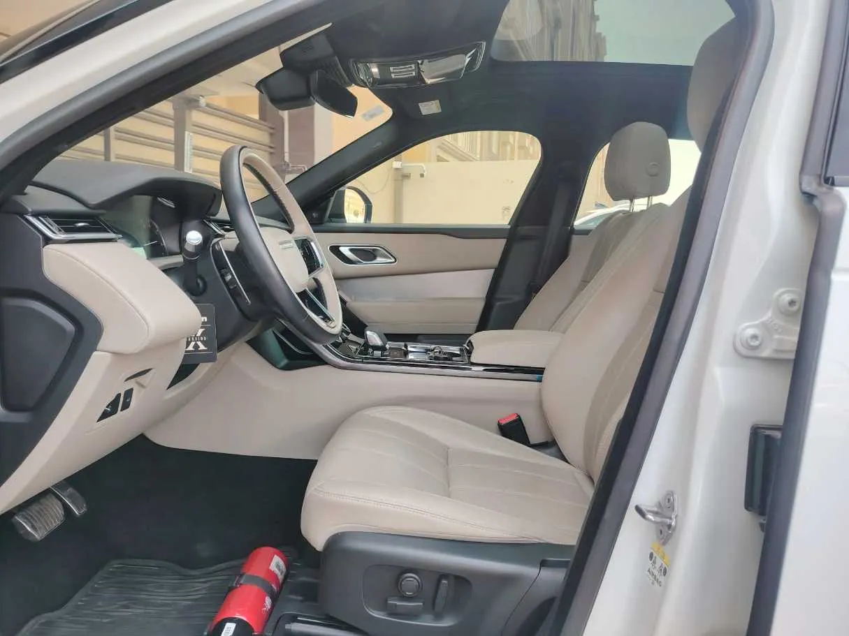 Car image 16