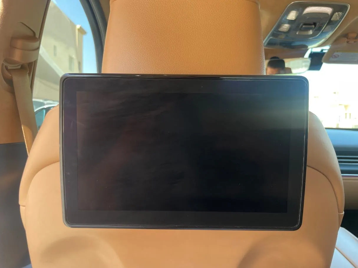 Car image 24