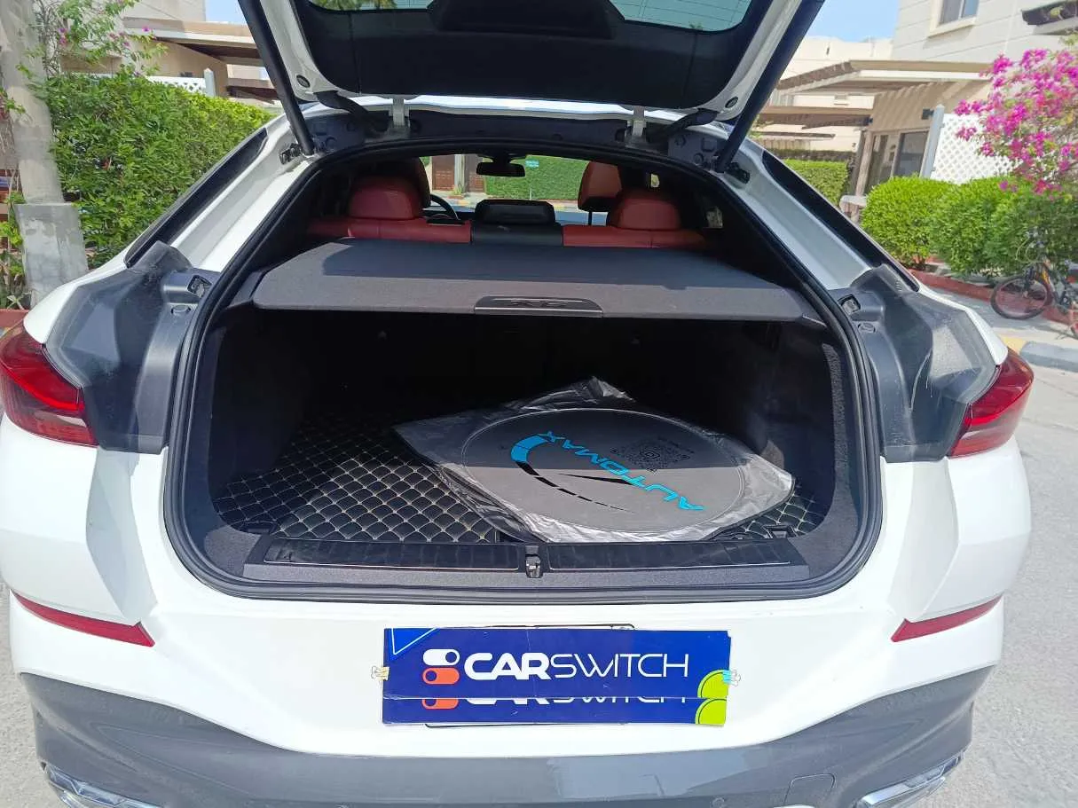 Car image 32