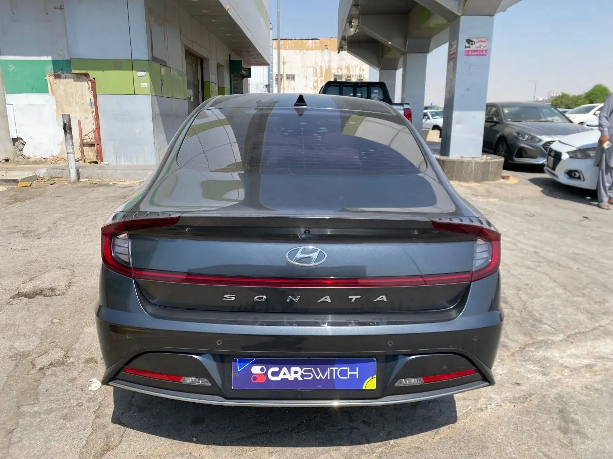 Car image 6