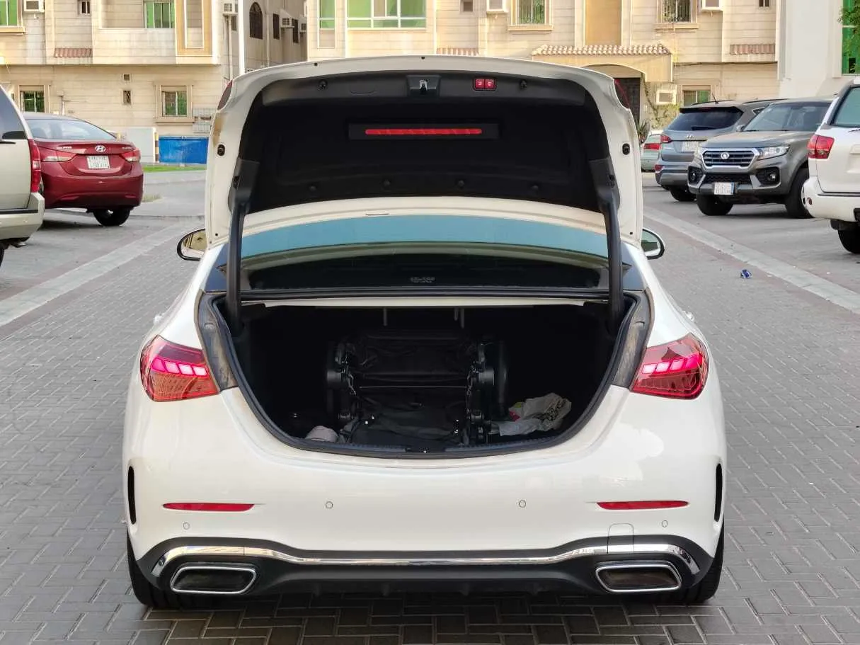Car image 24