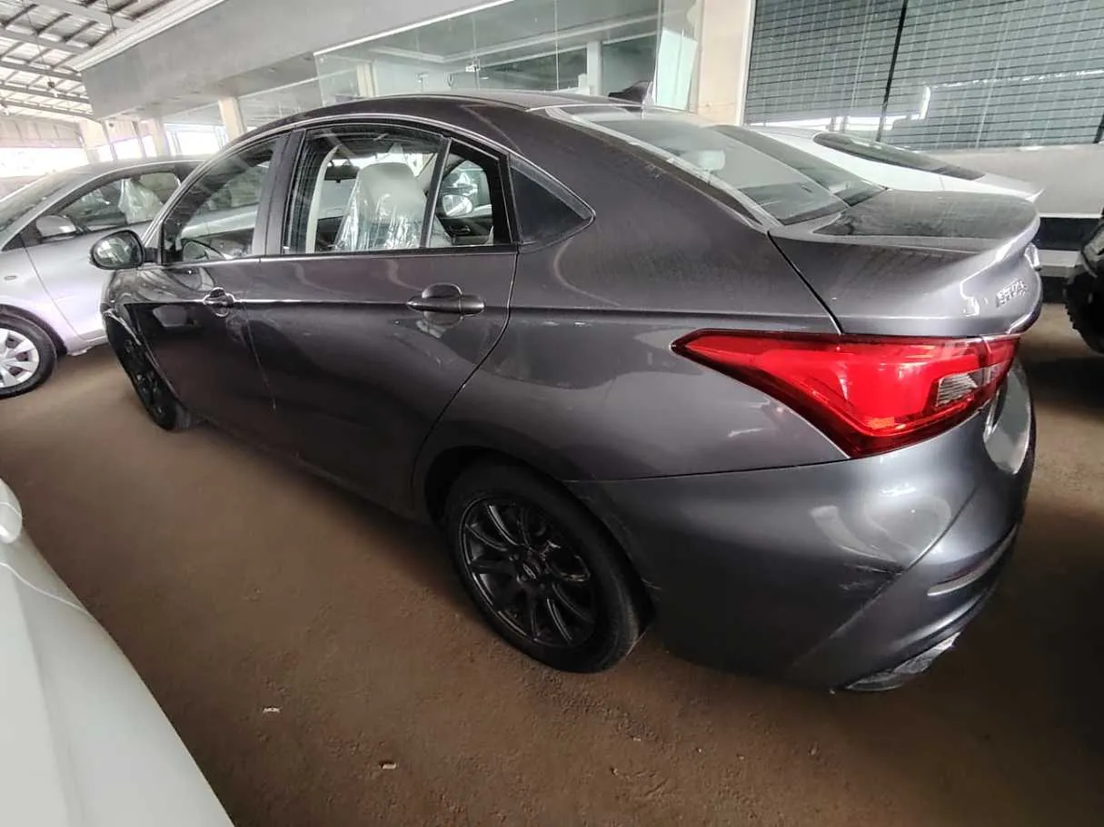 Car image 8