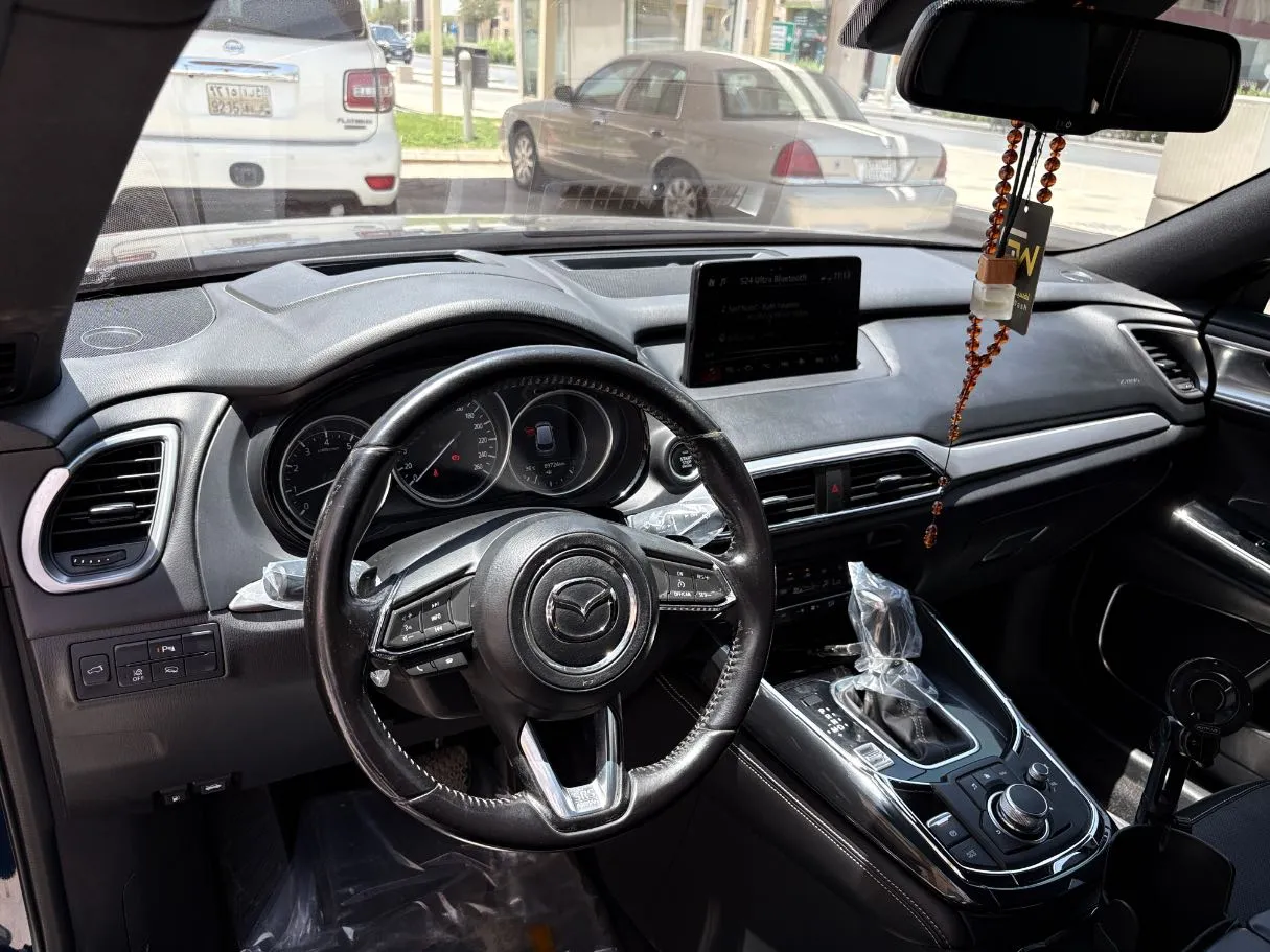 Car image 14
