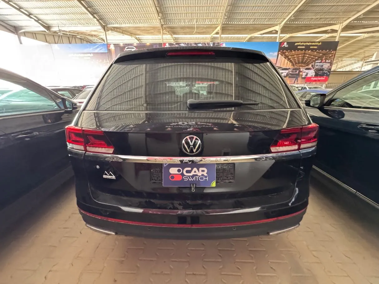 Car image 19