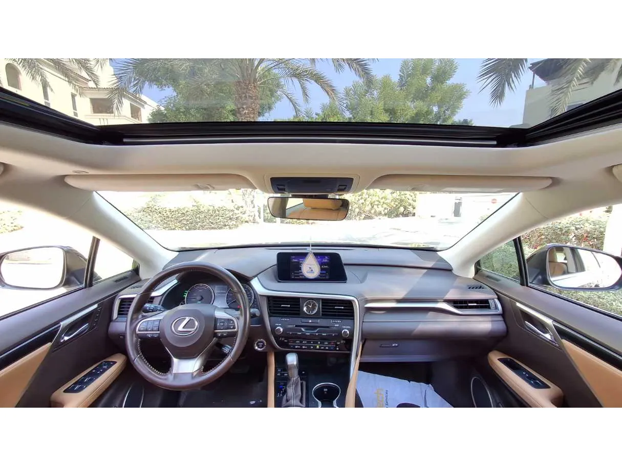 Car image 16