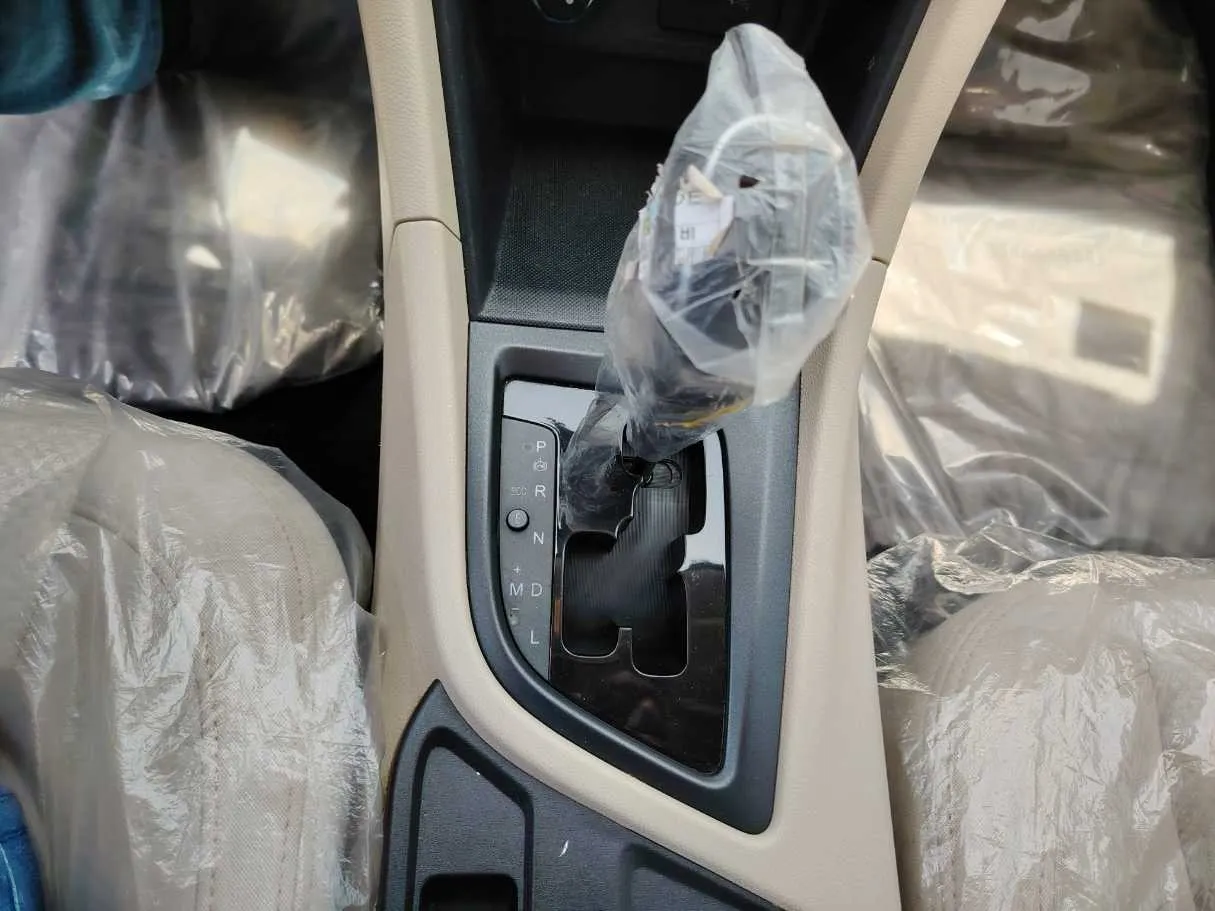 Car image 34