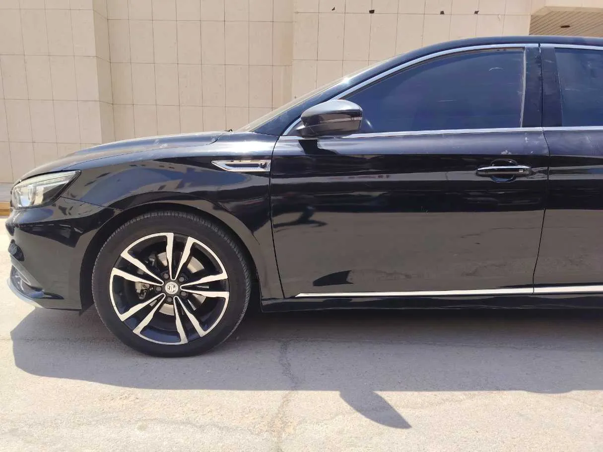 Car image 9