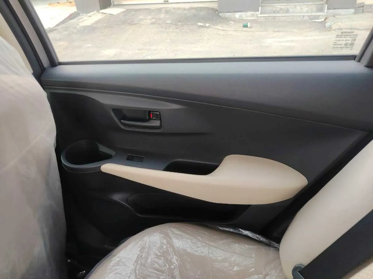 Car image 32