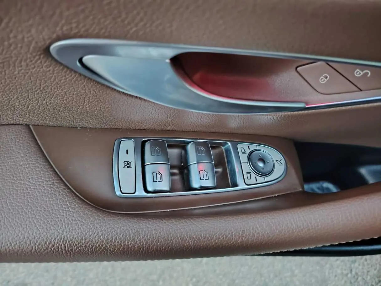 Car image 36