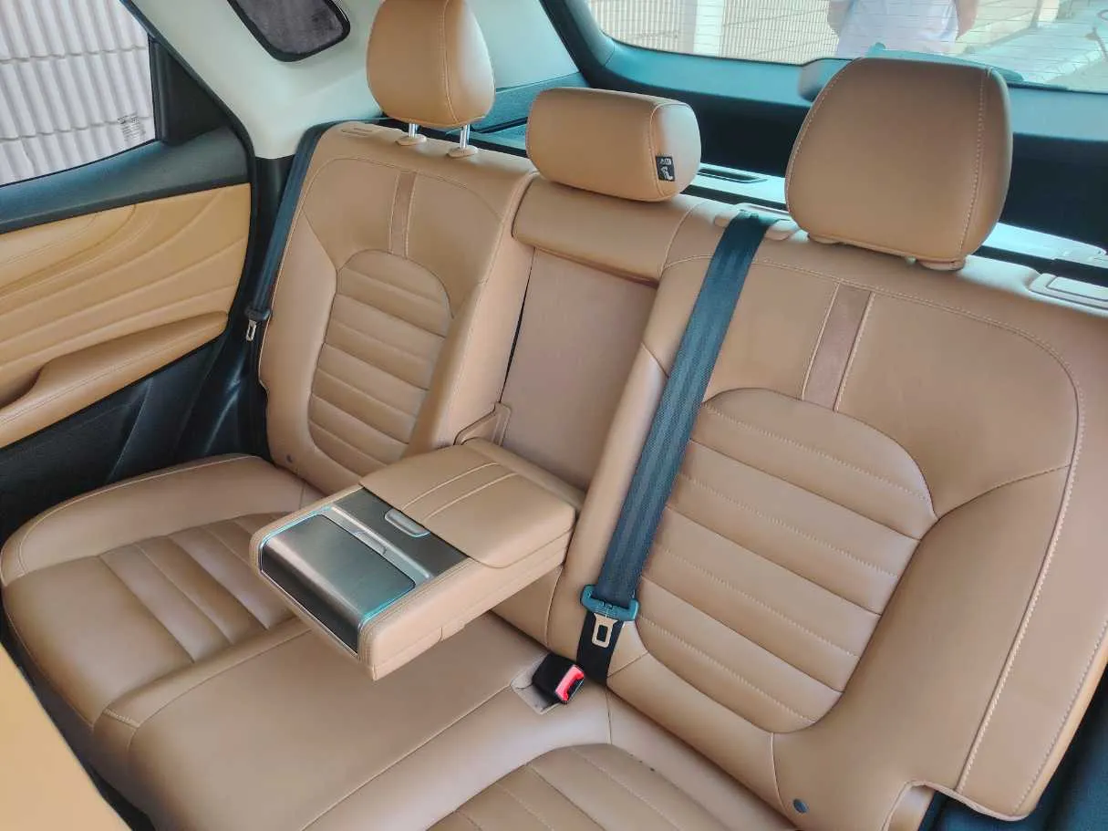 Car image 15