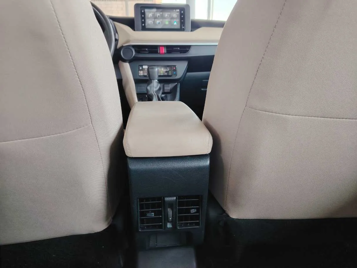 Car image 26