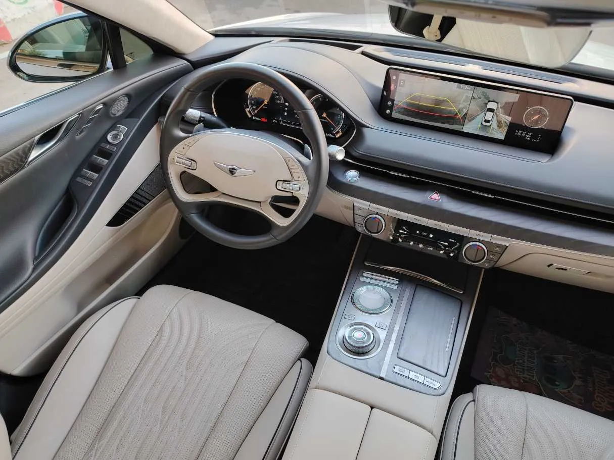 Car image 24